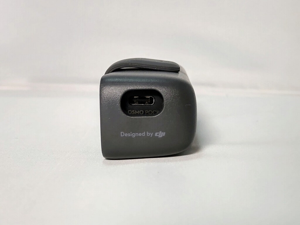 DJI Osmo Pocket キャリーケースに収納 USB Type-C端子