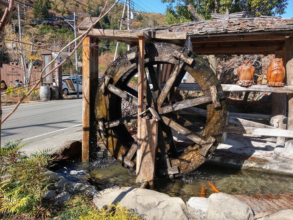 ほうとう達人 円右衛門 水車